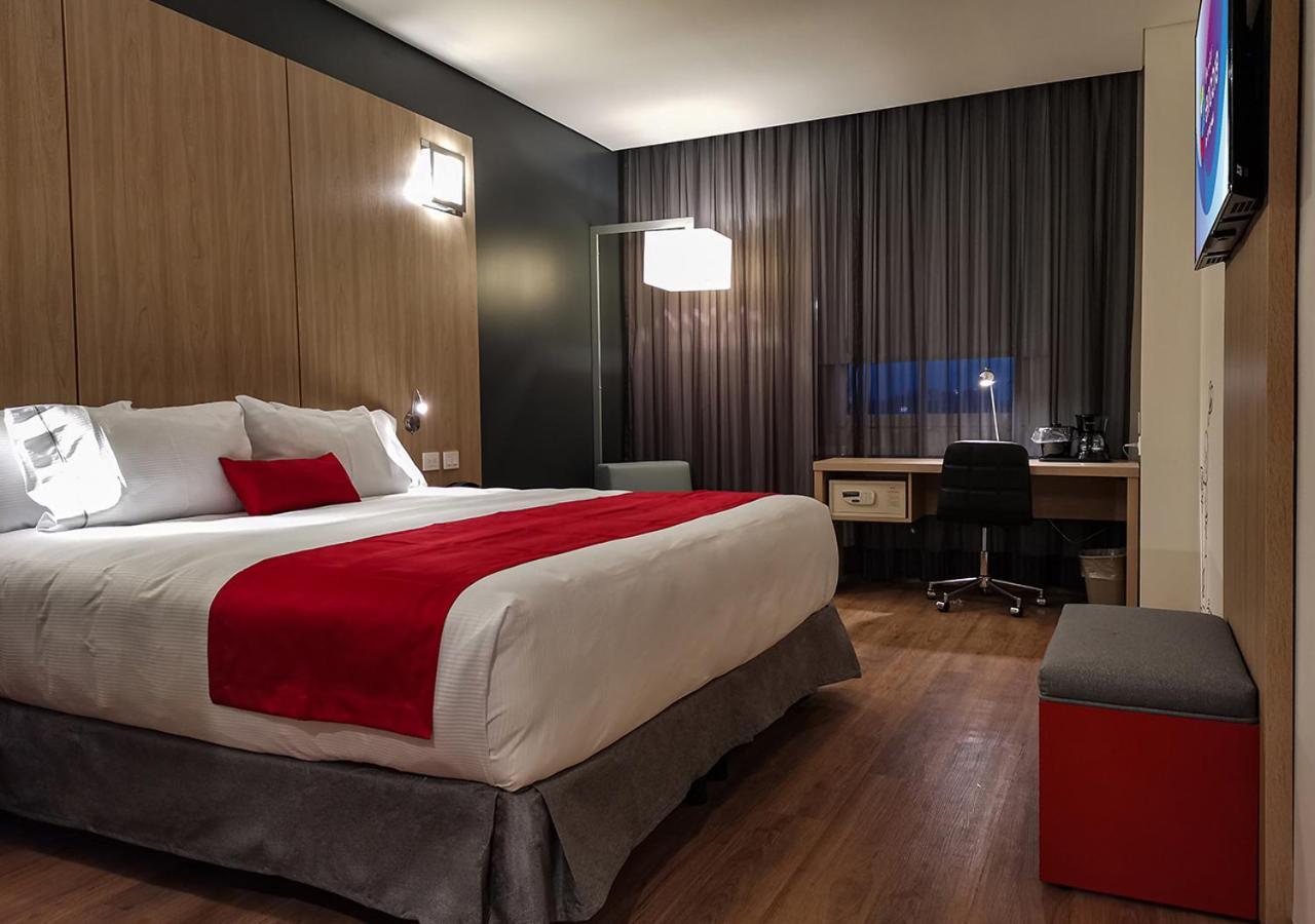 Ramada Encore By Wyndham Guadalajara Aeropuerto Las Pintas Exteriér fotografie