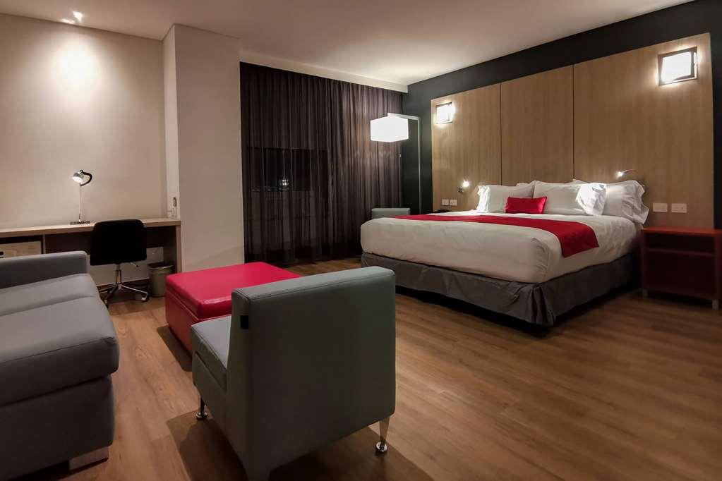 Ramada Encore By Wyndham Guadalajara Aeropuerto Las Pintas Pokoj fotografie